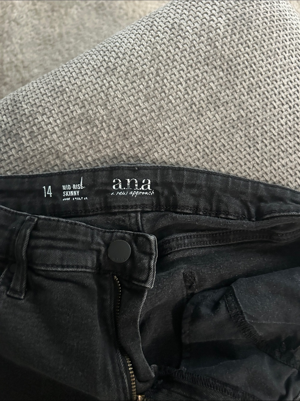 a.n.a A New Approach Women’s Size 14 Mid Rise Skinny Black Stretch Jeans - Picture 4 of 12